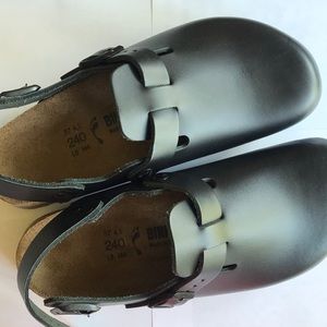 Slip resistant black clog Birkenstock’s!